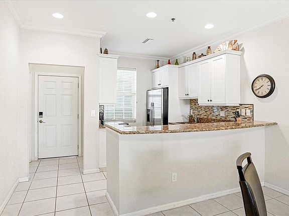 4th image of 140 Palm St #207