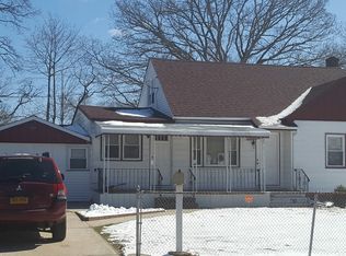 1441 E 3rd Ave, Bay Shore, NY 11706