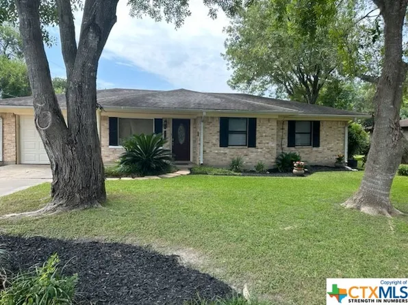 1600 Suncrest Dr, Port Lavaca, TX 77979