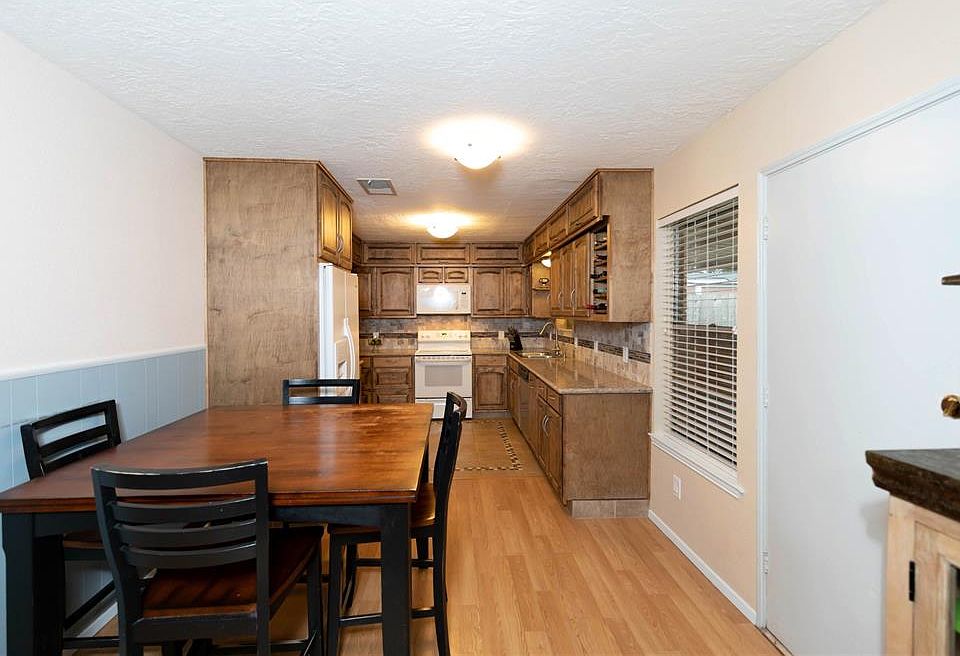 1st image of 16614 La Avenida Dr