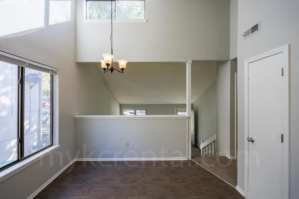7606 Monrovia St — Photo 4