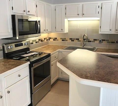 4th image of 641 W Lakeshore Dr