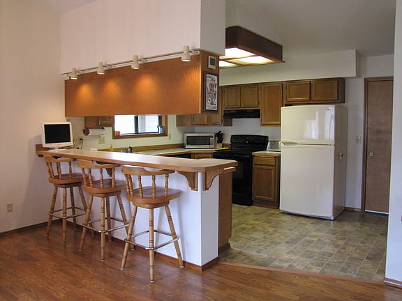 5th image of 905 S Glenbrook Ct