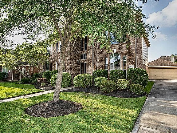 3rd image of 2510 Pebble Brook Dr