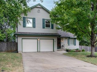 1042 E Millview Cir, Olathe, KS 66061