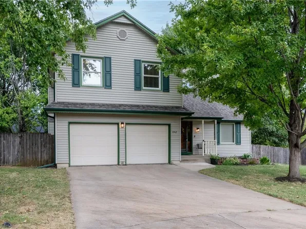 1042 E Millview Cir, Olathe, KS 66061