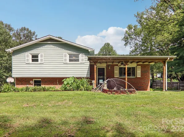 264 Cashdon Dr, Mills River, NC 28759