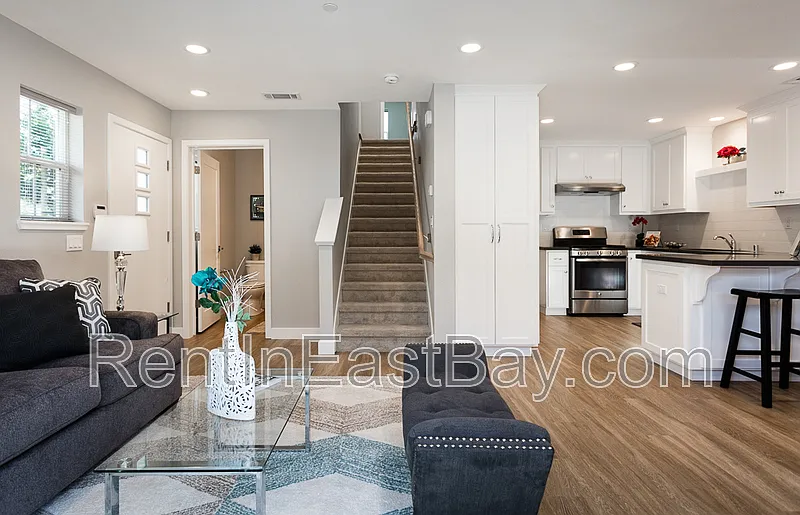 4 bed, 3.5 bath, 1800 sqft, $3,645 — Photo 4