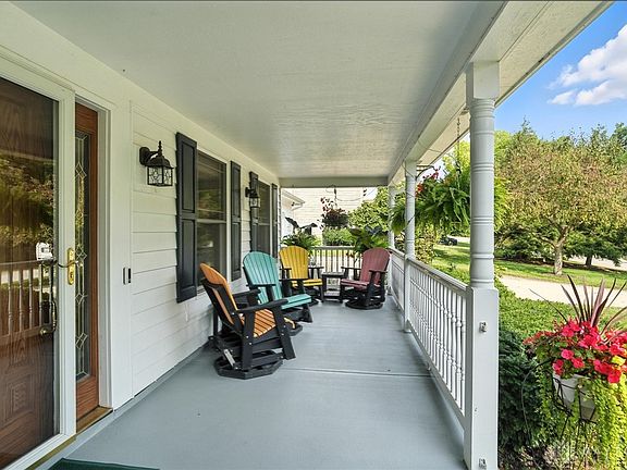 5th image of 1624 Applewood Dr