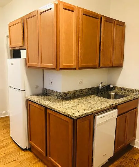 Corner Kitchen w Dishwasher