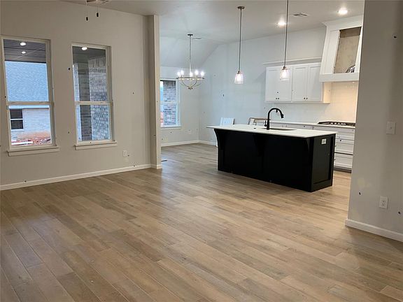 4th image of 2439 Creekview Trl