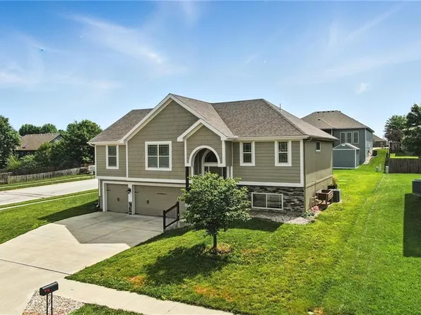 705 Englewood Dr, Kearney, MO 64060