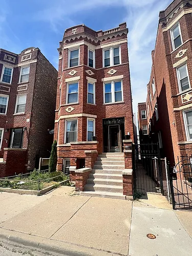 2340 W Augusta Blvd #1R Photo 1
