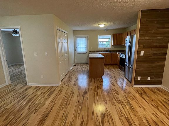 5th image of 1436 W Daniel Dr