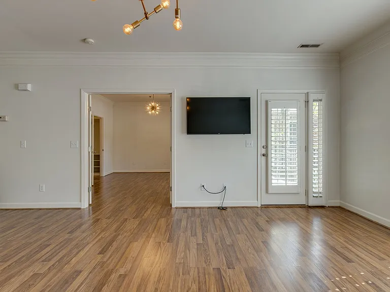 2304 Elliott Ave #102 — Photo 10