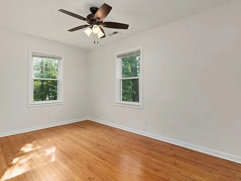 711 Barton Ave — Photo 17