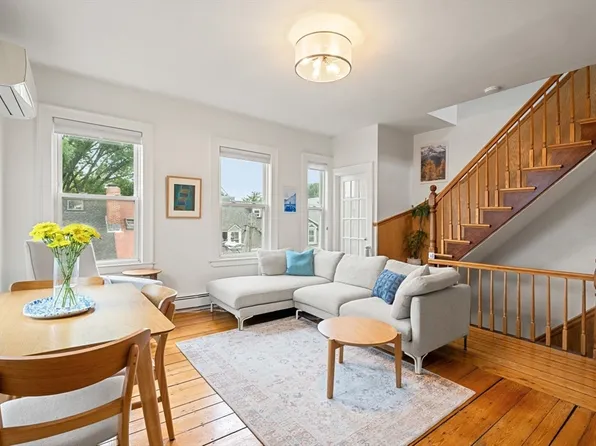 6 Fourth Street Pl #3, Cambridge, MA 02141