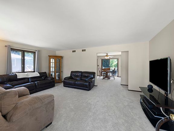 4th image of 565 4th St