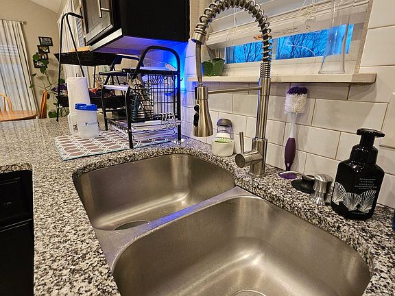 Cheryl cox-3042 Fairway circle-pics 2