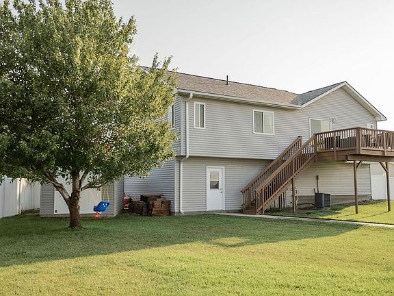 2nd image of 2 Willow Ln