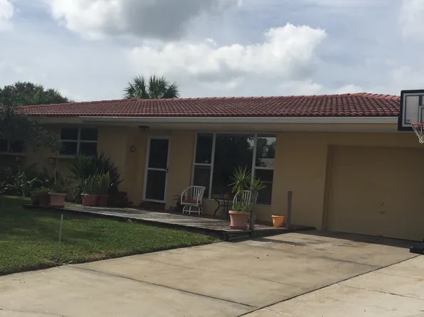 2214 Lagoon Dr, Dunedin, FL 34698