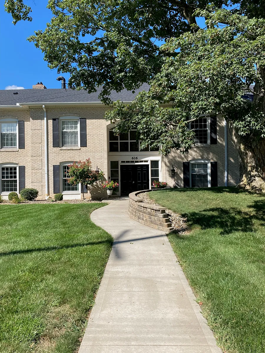 Building Photo - 616 Cline Ave #209