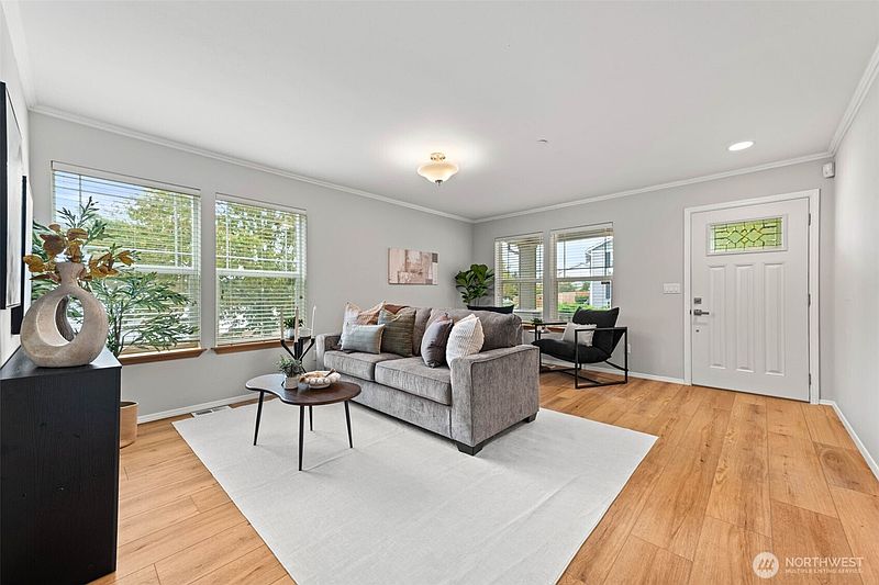 3rd image of 1799 Burnside Avenue