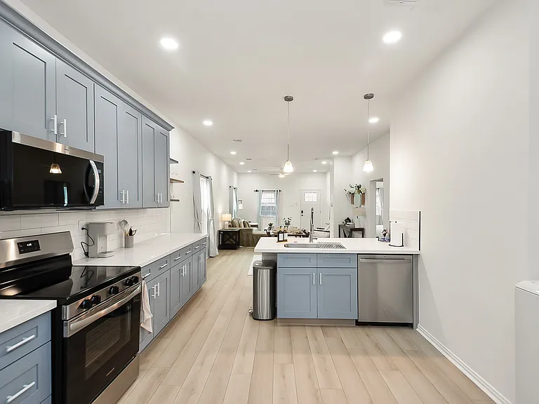 217 N Everton St — Photo 27
