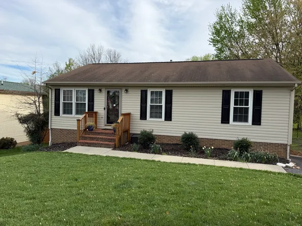 1336 Saint Jude St, Salem, VA 24153