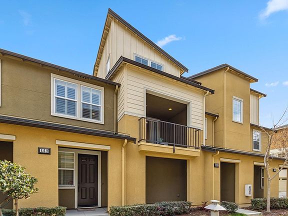 3rd image of 668 Elderberry Dr