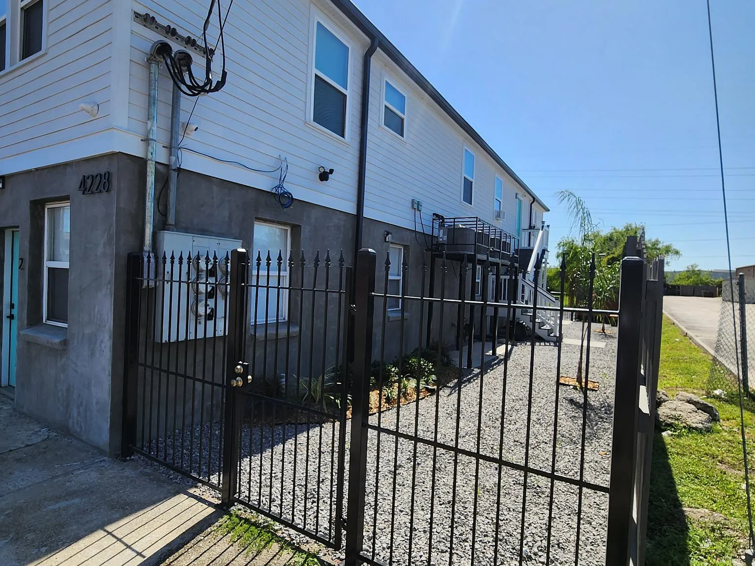 2 bed, 700 sqft, $1,300 — Photo 2