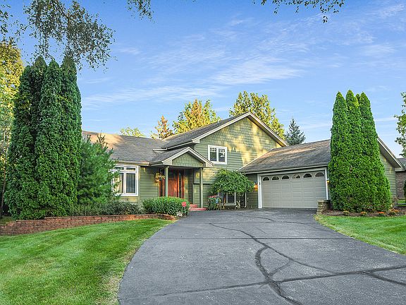 2nd image of 789 Oakwood Dr
