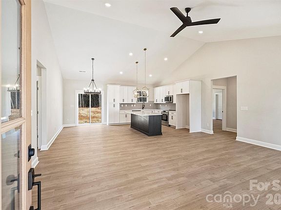 4th image of 2271 Lee Lawing Rd