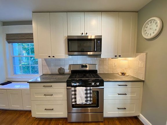 3rd image of 7126 Arrowood Dr