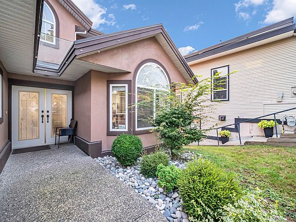 3rd image of 10442 Tamarack Cres