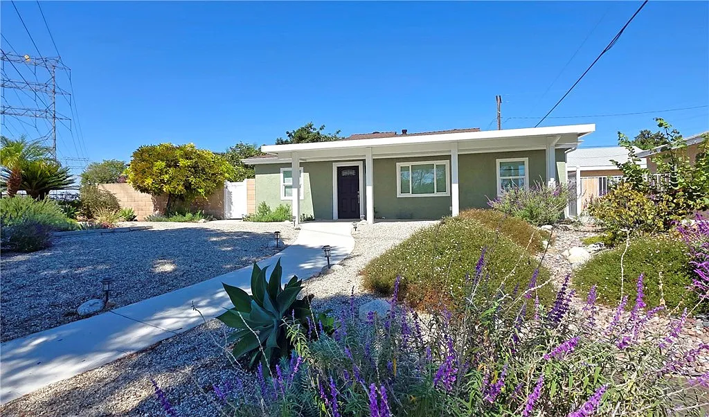 3 bed, 929 sqft, $4,600 — Photo 1