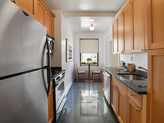 4th image of 210 E 68th St APT 9J
