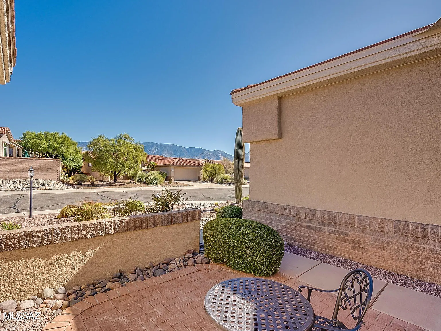 3 bed, 3.0 bath, 2096 sqft, $3,200 — Photo 4