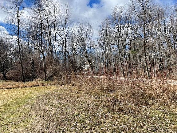 3rd image of 467 Ridge Rd