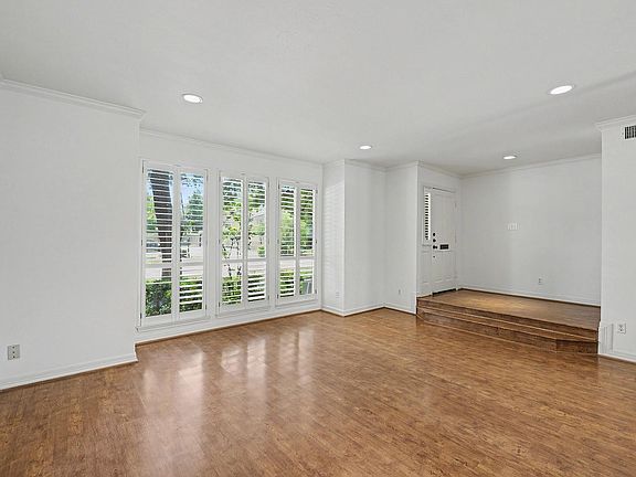 3rd image of 5916 Valley Forge Dr #163