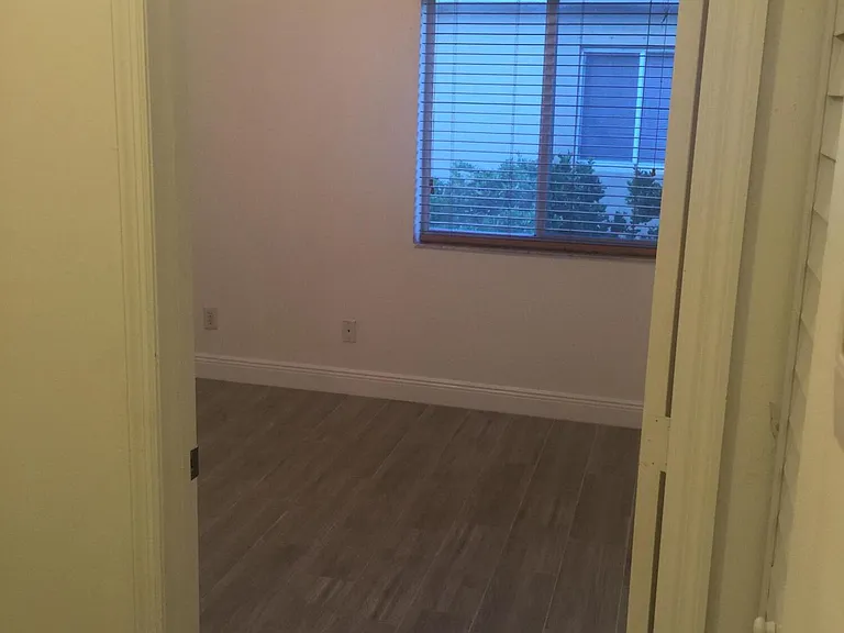 401 SW 120th Ave — Photo 27