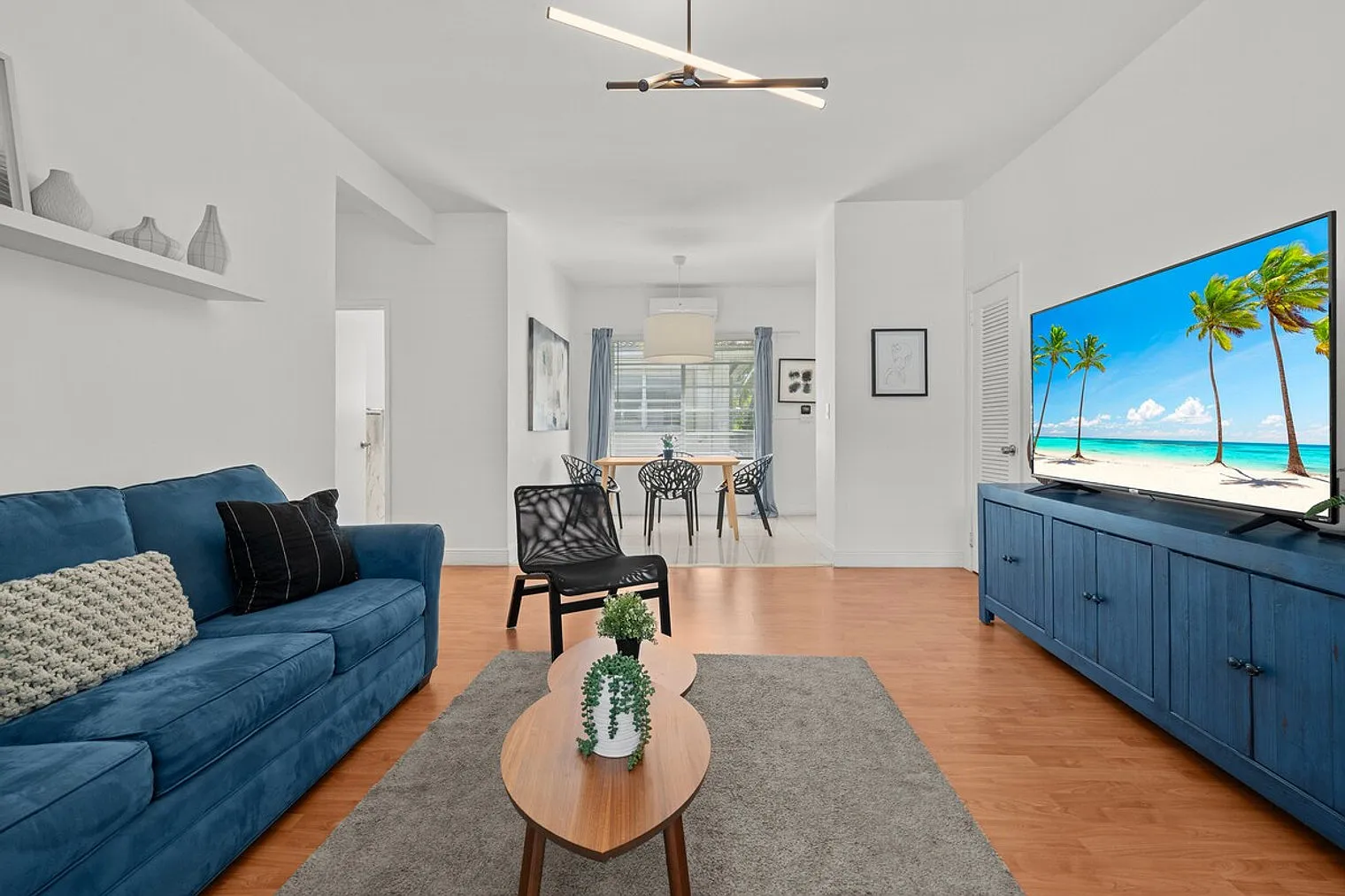 2 bed, 1.0 bath, 1001 sqft, $9,756 — Photo 3