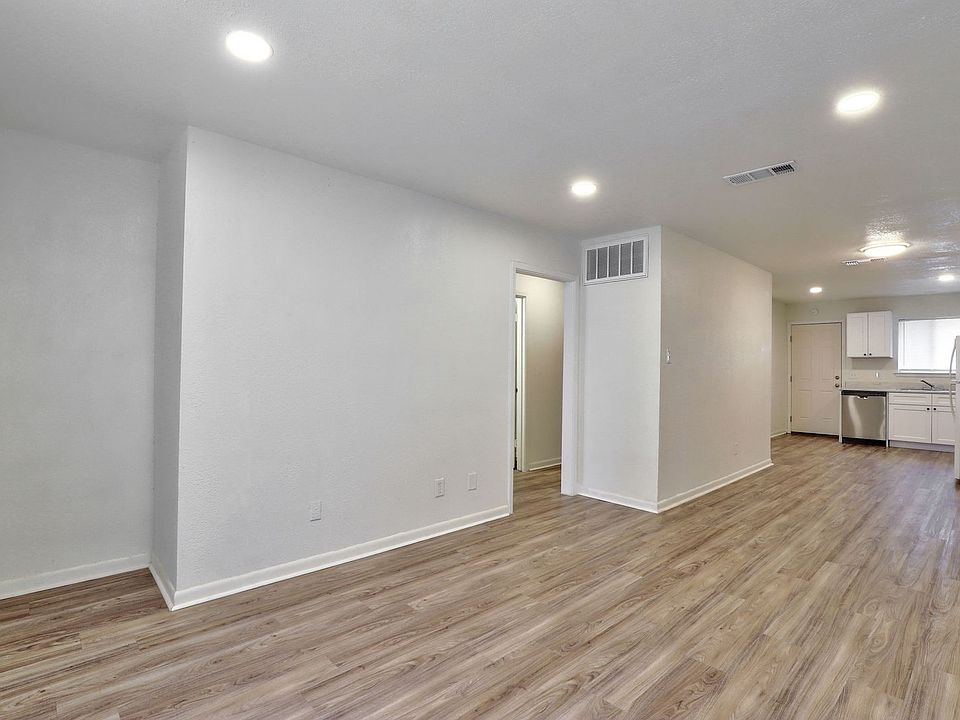 1st image of 2400 Brookridge Dr Unit 5