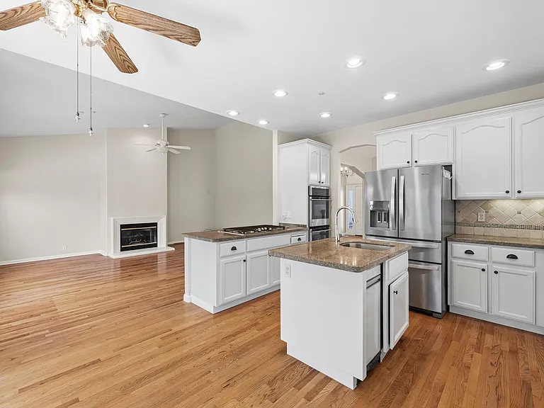 560 Diana Ave — Photo 20