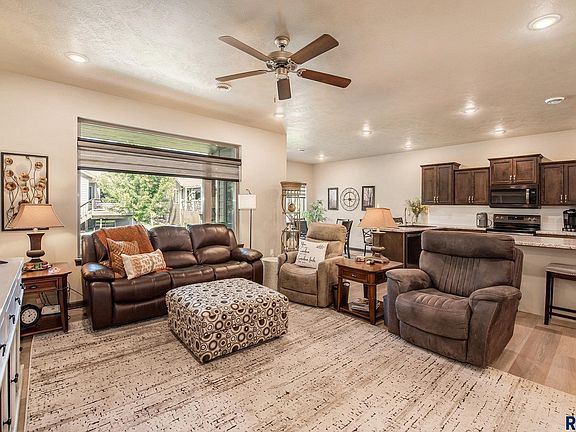 3rd image of 2724 E Meadowside Pl