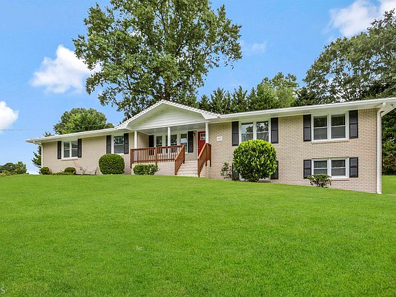 3rd image of 523 Donwood Ln SW