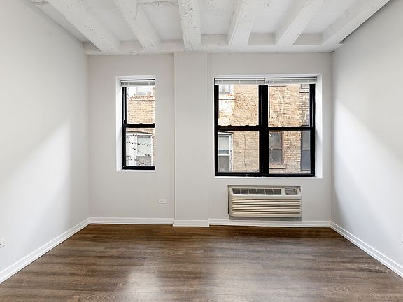 3rd image of 5718 N Winthrop Ave APT 306