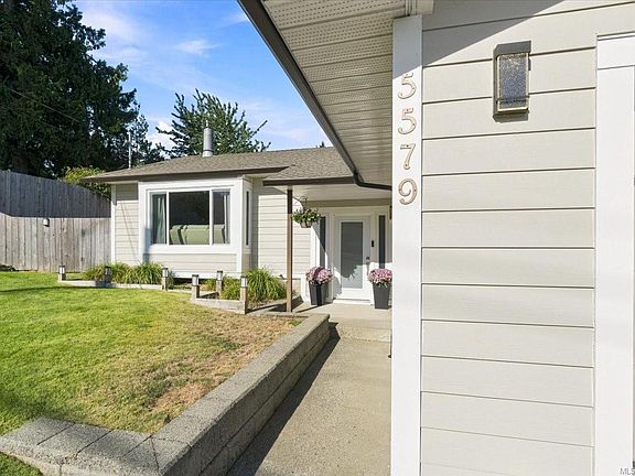 3rd image of 5579 Clipper Dr