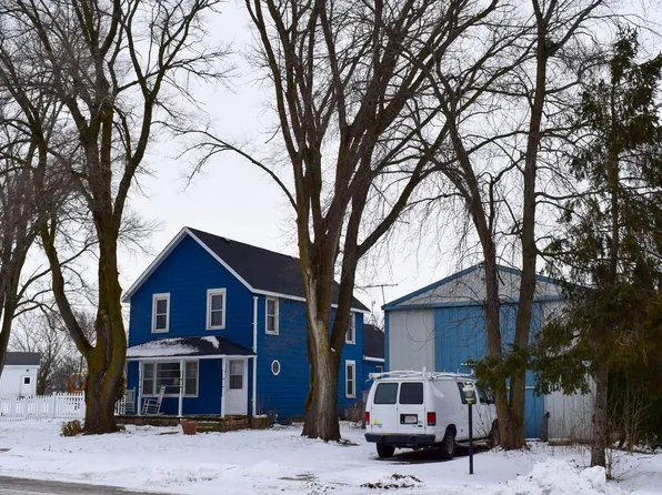 394 S Main St, Burlington, IL 60109