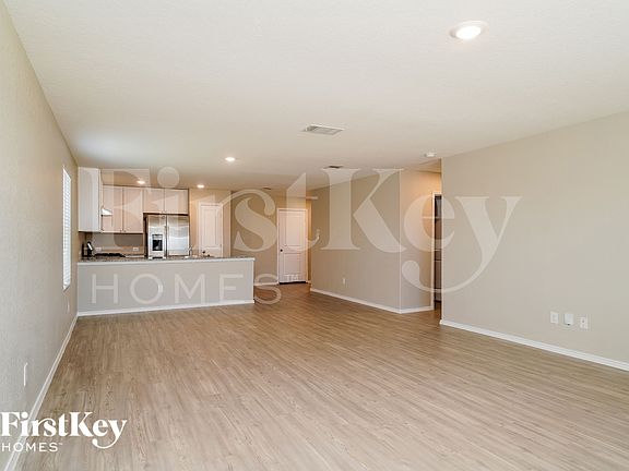 3rd image of 10703 Vinateros Dr
